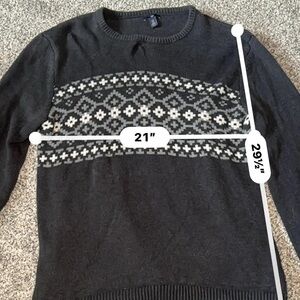 GAP Gray Crewneck Sweater with Classic Knit Design